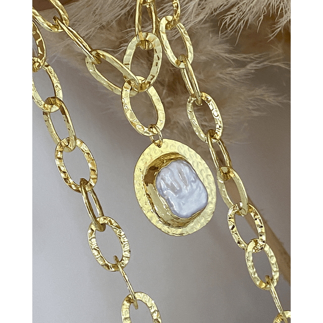 Collar Maxi medallón Nácar Maxi Eslabones Martillados gold