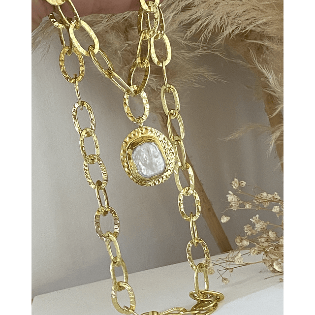 Collar Maxi medallón Nácar Maxi Eslabones Martillados gold