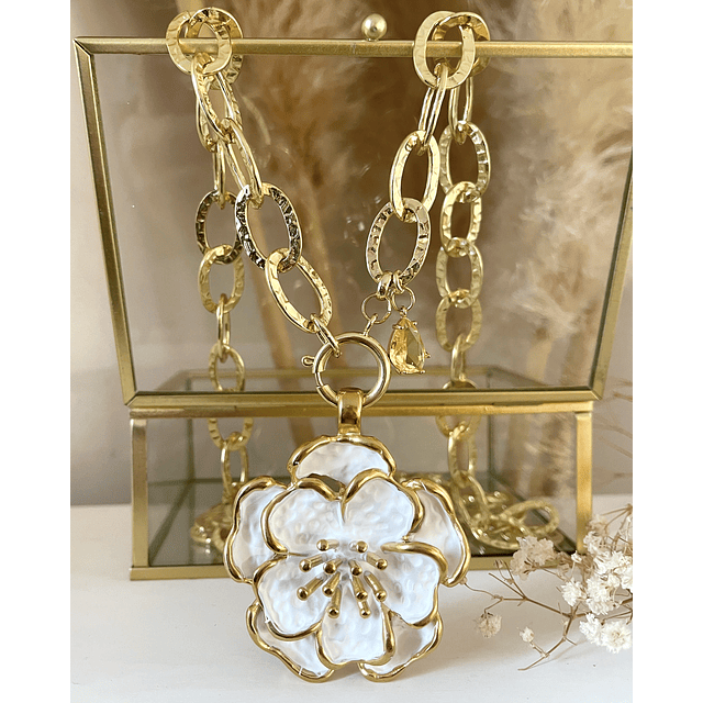 Collar XL Maxi Camelia White Esmaltada Gold 