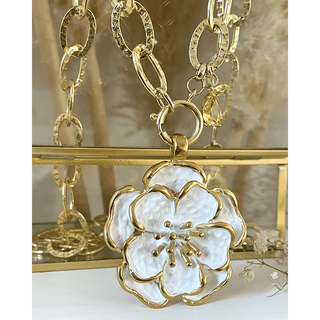 Collar XL Maxi Camelia White Esmaltada Gold 