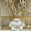 Collar XL Maxi Camelia White Esmaltada Gold 