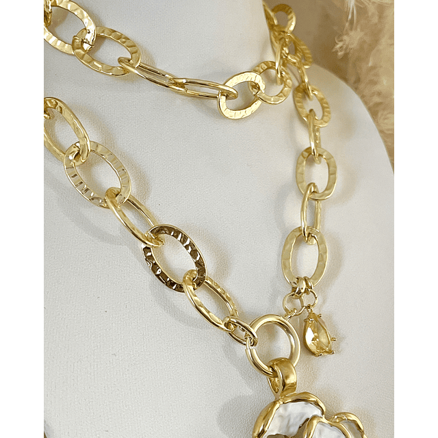 Collar XL Maxi Camelia White Esmaltada Gold 