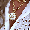 Collar XL Maxi Camelia White Esmaltada Gold 