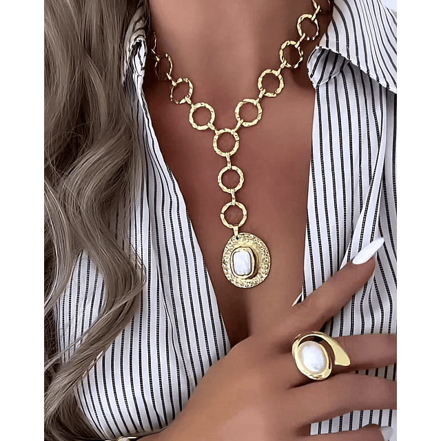 Collar Lariat Medallón Nácar eslabones redondos martillados gold