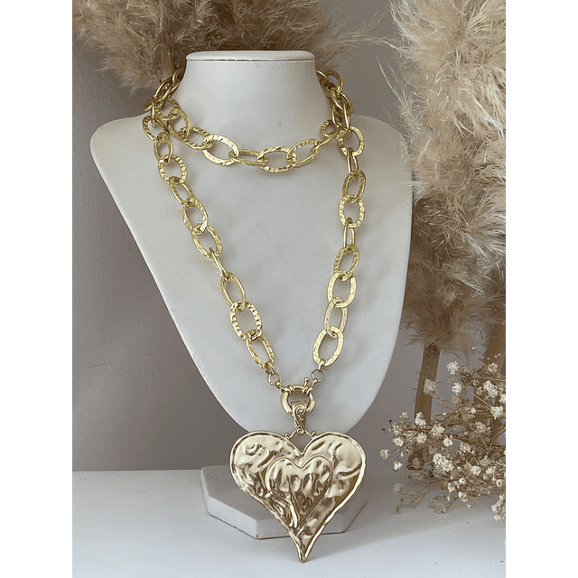 Collar XL maxi Corazon y eslabones martillados gold