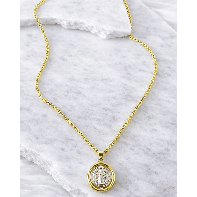 Collar Medalla Pequeña San Benito Silver &Gold