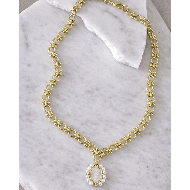 Collar Medalla Virgen Perlas de Rio Circones Gold 