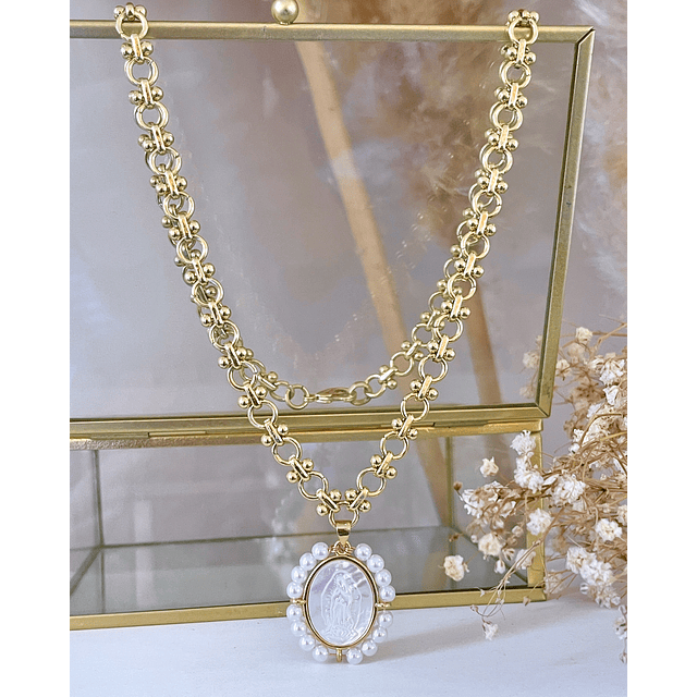 Collar Medalla Virgen Perlas de Rio Circones Gold 