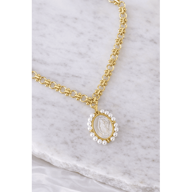 Collar Medalla Virgen Perlas de Rio Circones Gold 