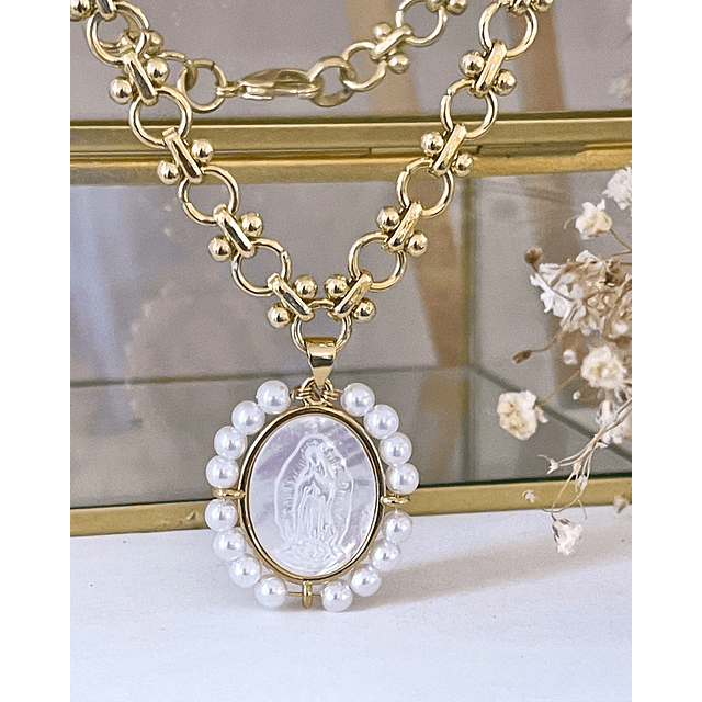 Collar Medalla Virgen Perlas de Rio Circones Gold 