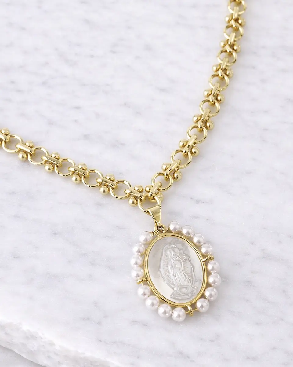 Collar Medalla Virgen Perlas de Rio Circones Gold  1