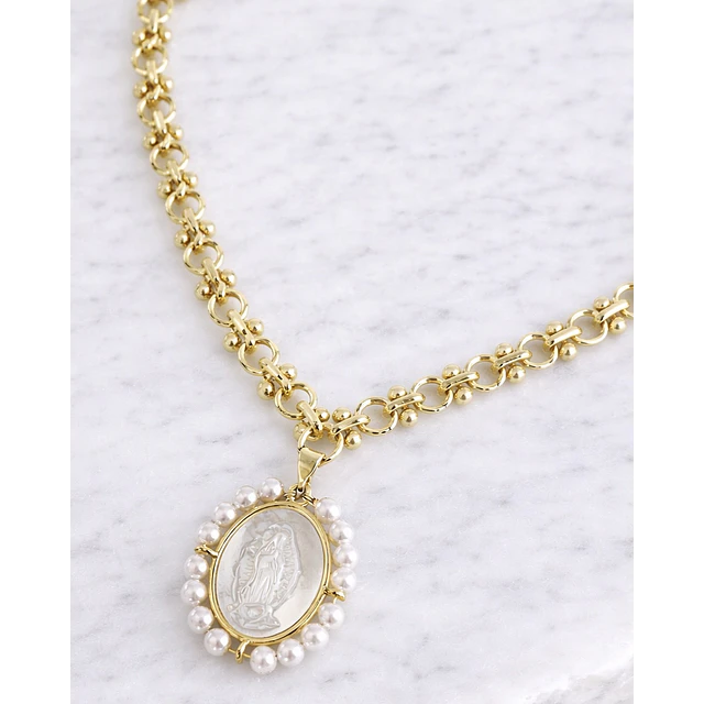 Collar Medalla Virgen Perlas de Rio Circones Gold 