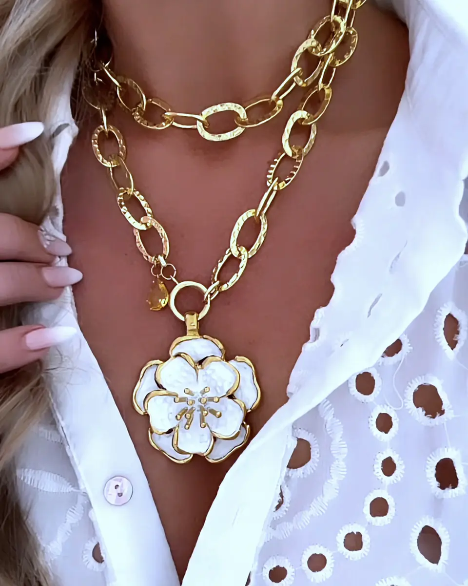 Collar XL Maxi Camelia White Esmaltada Gold  1