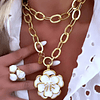 Collar XL Maxi Camelia White Esmaltada Gold 