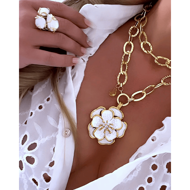 Collar XL Maxi Camelia White Esmaltada Gold 