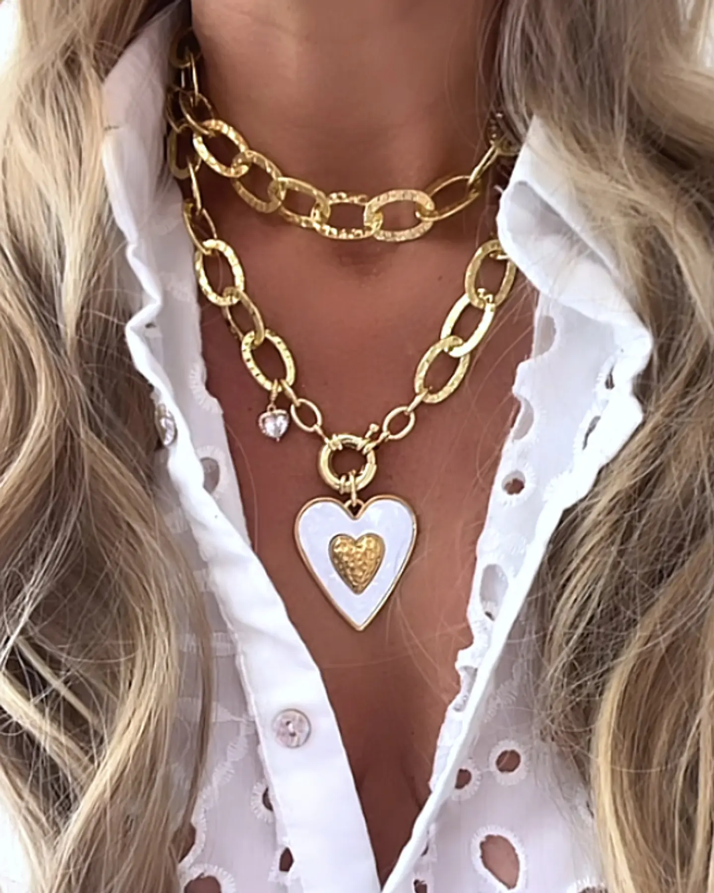 Collar XL Maxi Corazón White Maxi Eslabones Martillados Gold  1