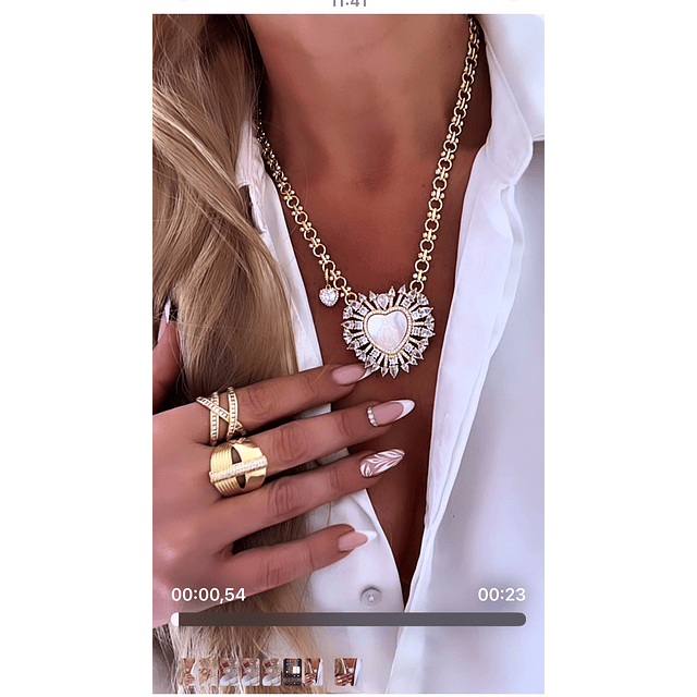 Collar maxi Corazón Virgen Nácar cristales gold