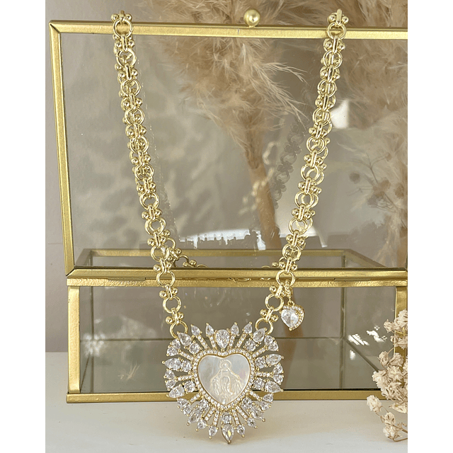 Collar maxi Corazón Virgen Nácar cristales gold