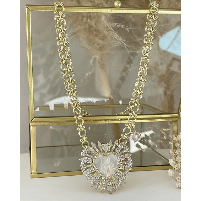 Collar maxi Corazón Virgen Nácar cristales gold