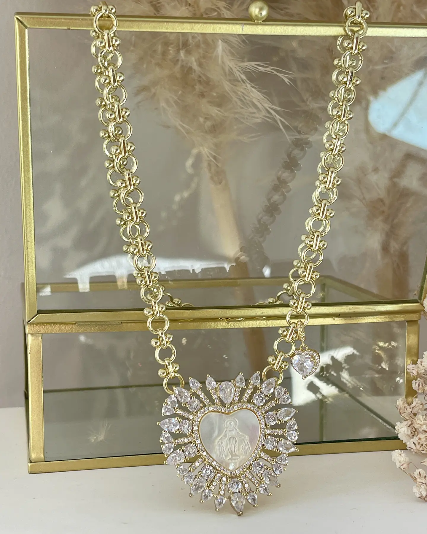 Collar maxi Corazón Virgen Nácar cristales gold 6