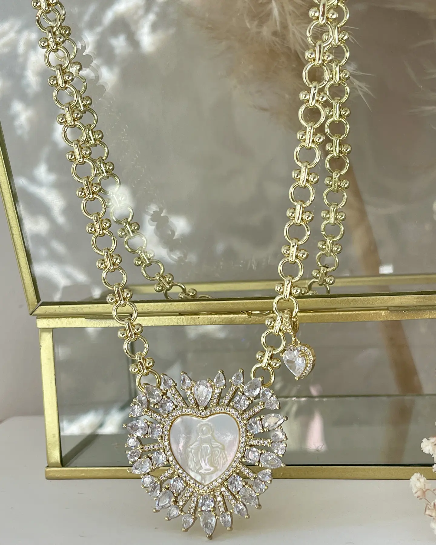 Collar maxi Corazón Virgen Nácar cristales gold 8
