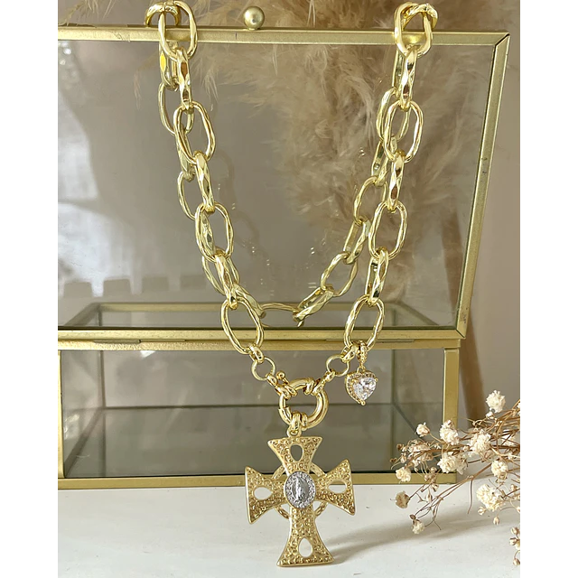 Collar Cruz con Maxi eslabones punto de luz gold