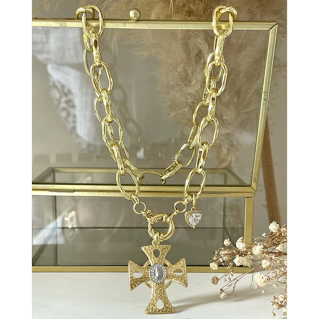 Collar Cruz con Maxi eslabones punto de luz gold