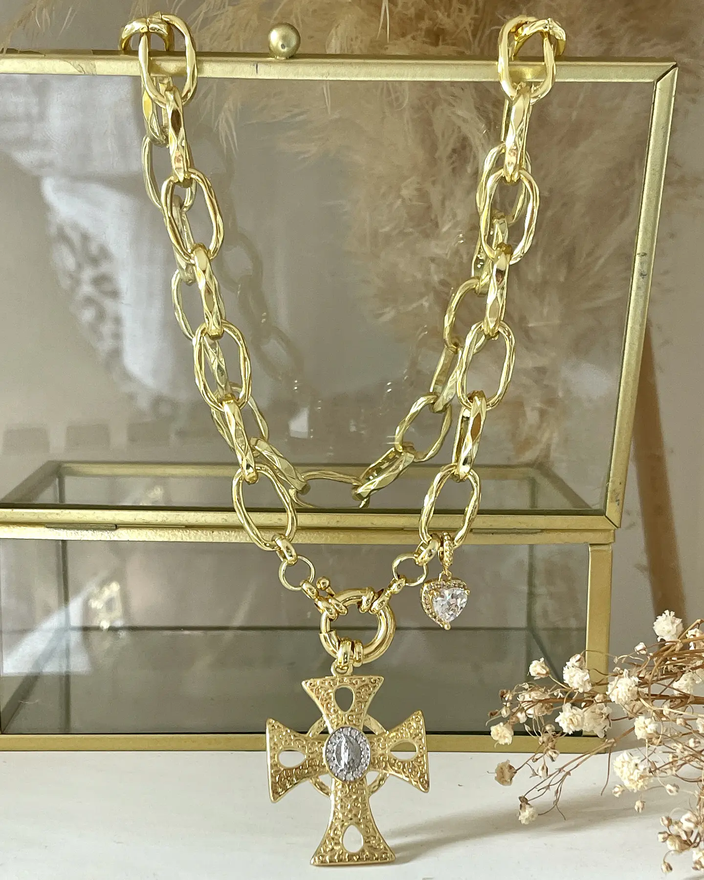 Collar Cruz con Maxi eslabones punto de luz gold 7