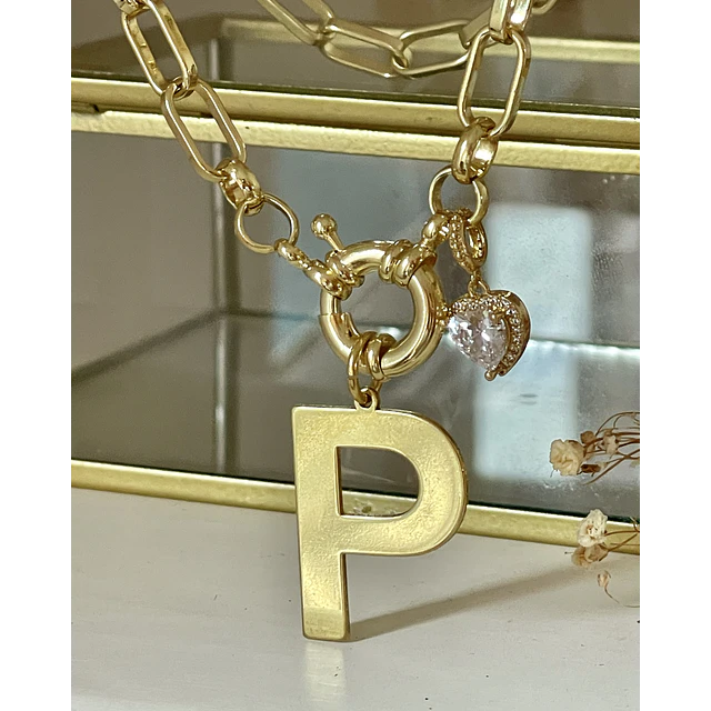 Collar Inicial P con punto de luz Gold