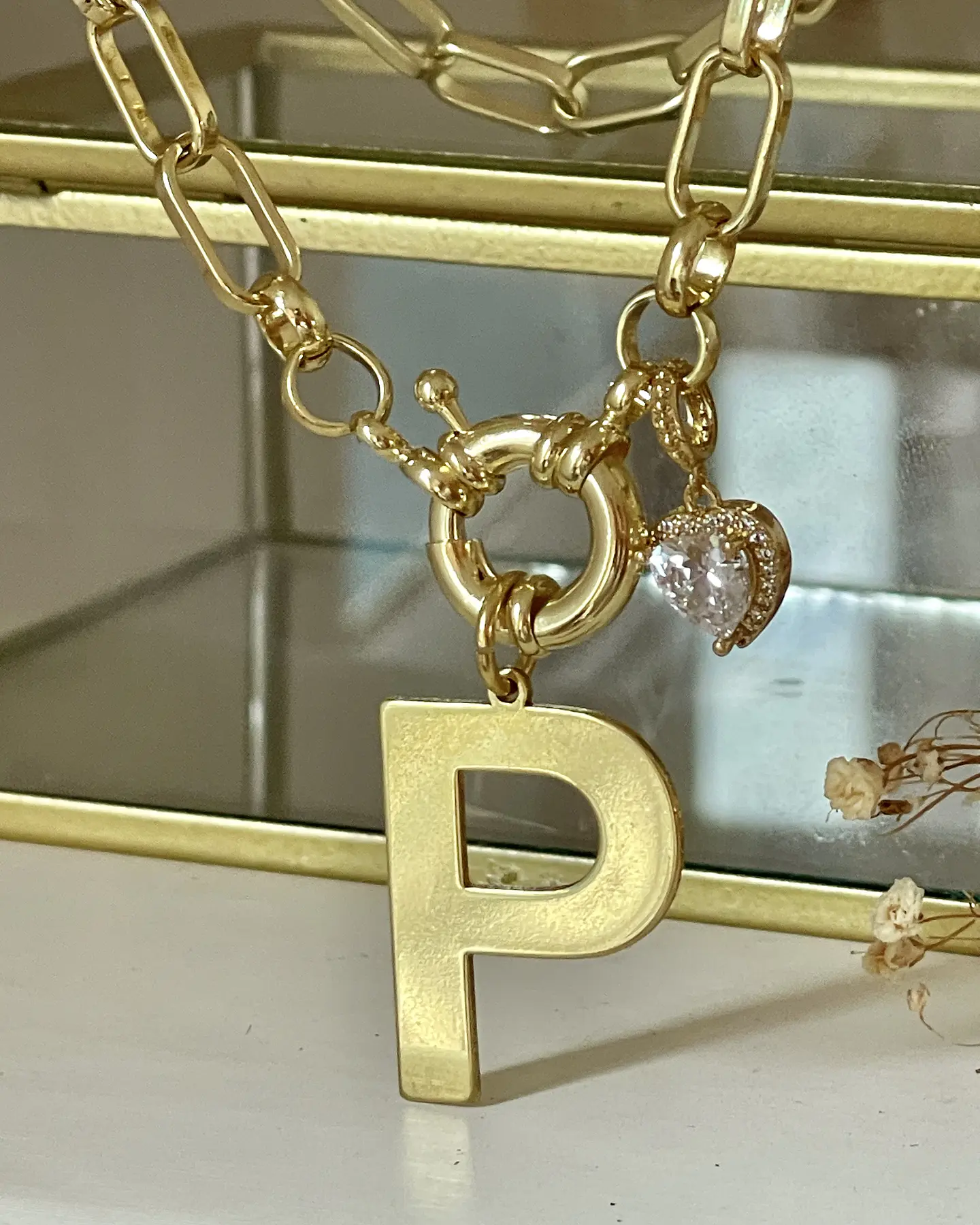 Collar Inicial P con punto de luz Gold 3