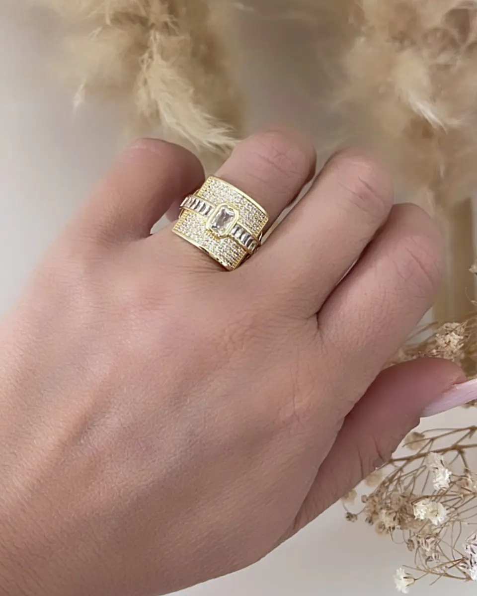 Anillo Verona con Cintillo de Cristales y circones gold- 2