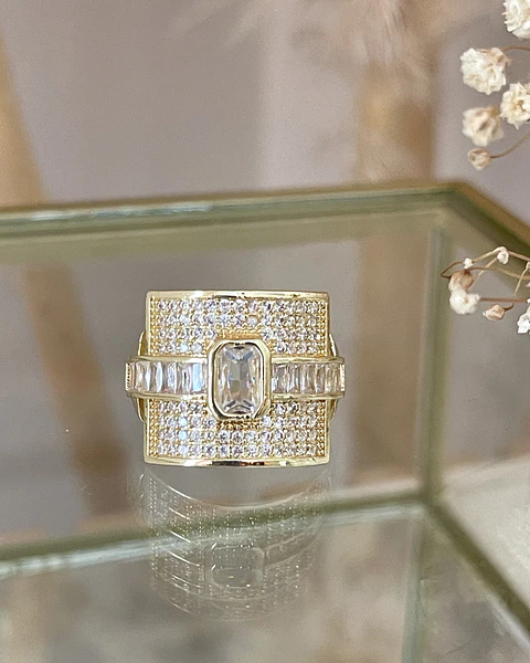 Anillo Verona con Cintillo de Cristales y circones gold-