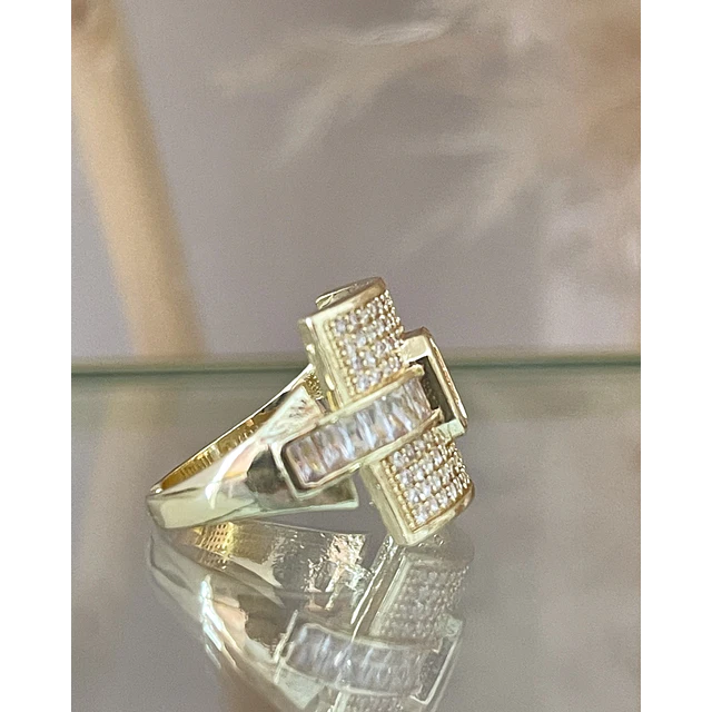 Anillo Verona con Cintillo de Cristales y circones gold-