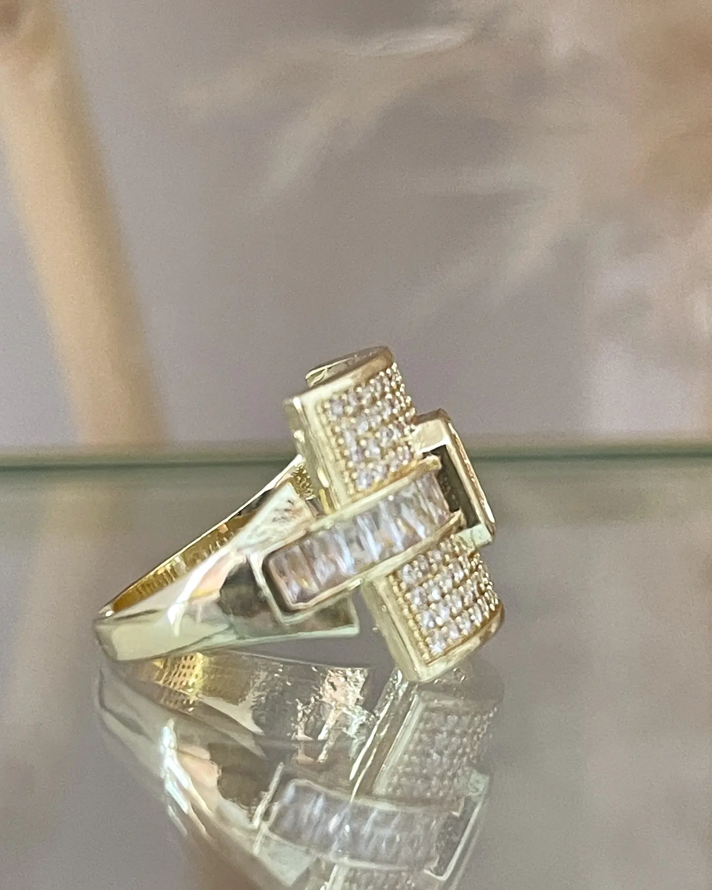 Anillo Verona con Cintillo de Cristales y circones gold- 3