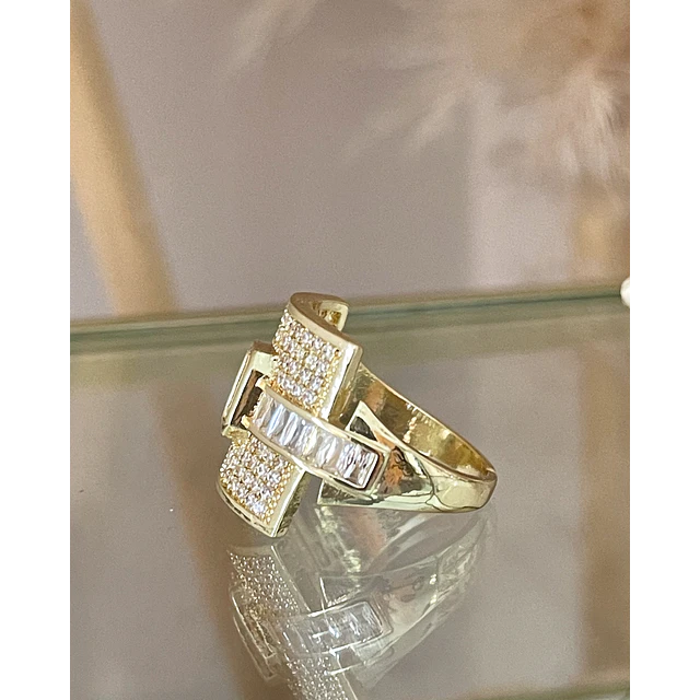 Anillo Verona con Cintillo de Cristales y circones gold-