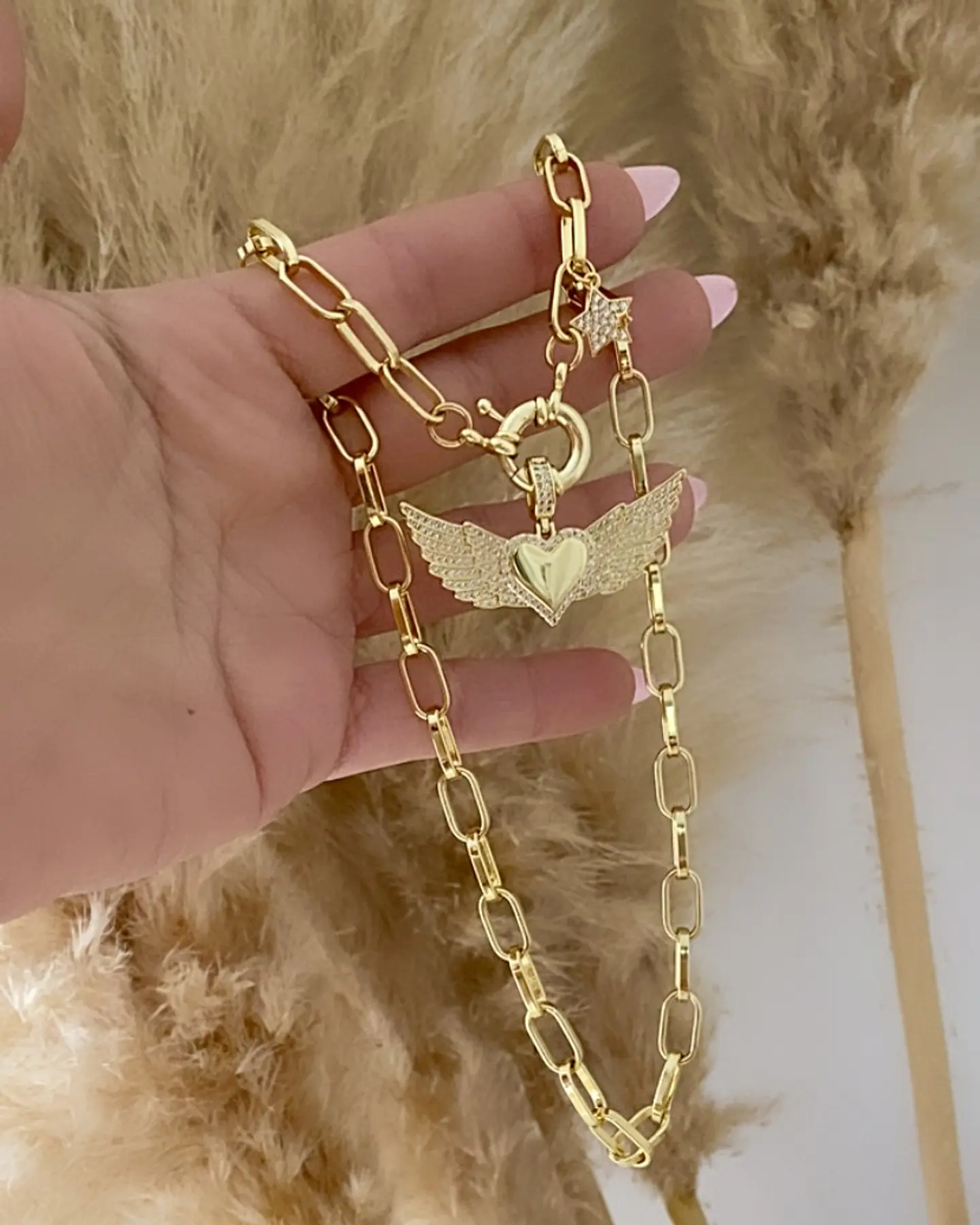 Collar Corazón Alado Circones Gold 4