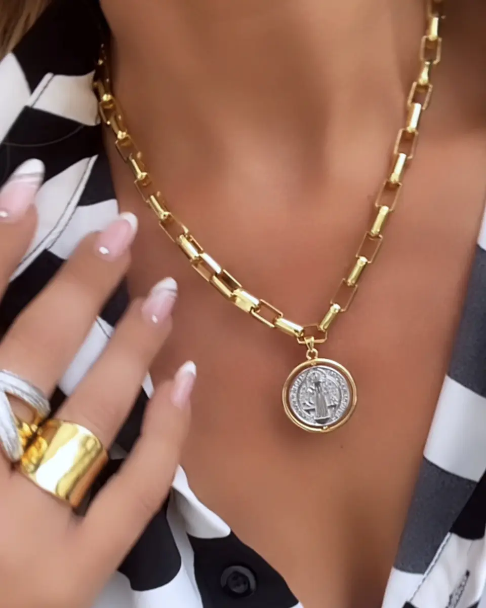 Collar Medalla San Benito Reversible Eslabones Gold 1