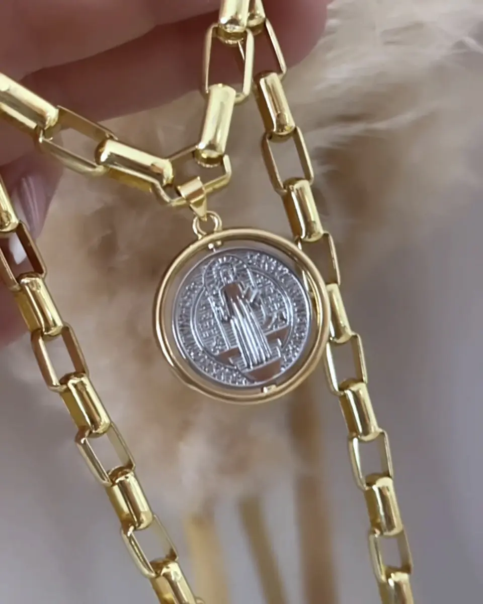 Collar Medalla San Benito Reversible Eslabones Gold 2