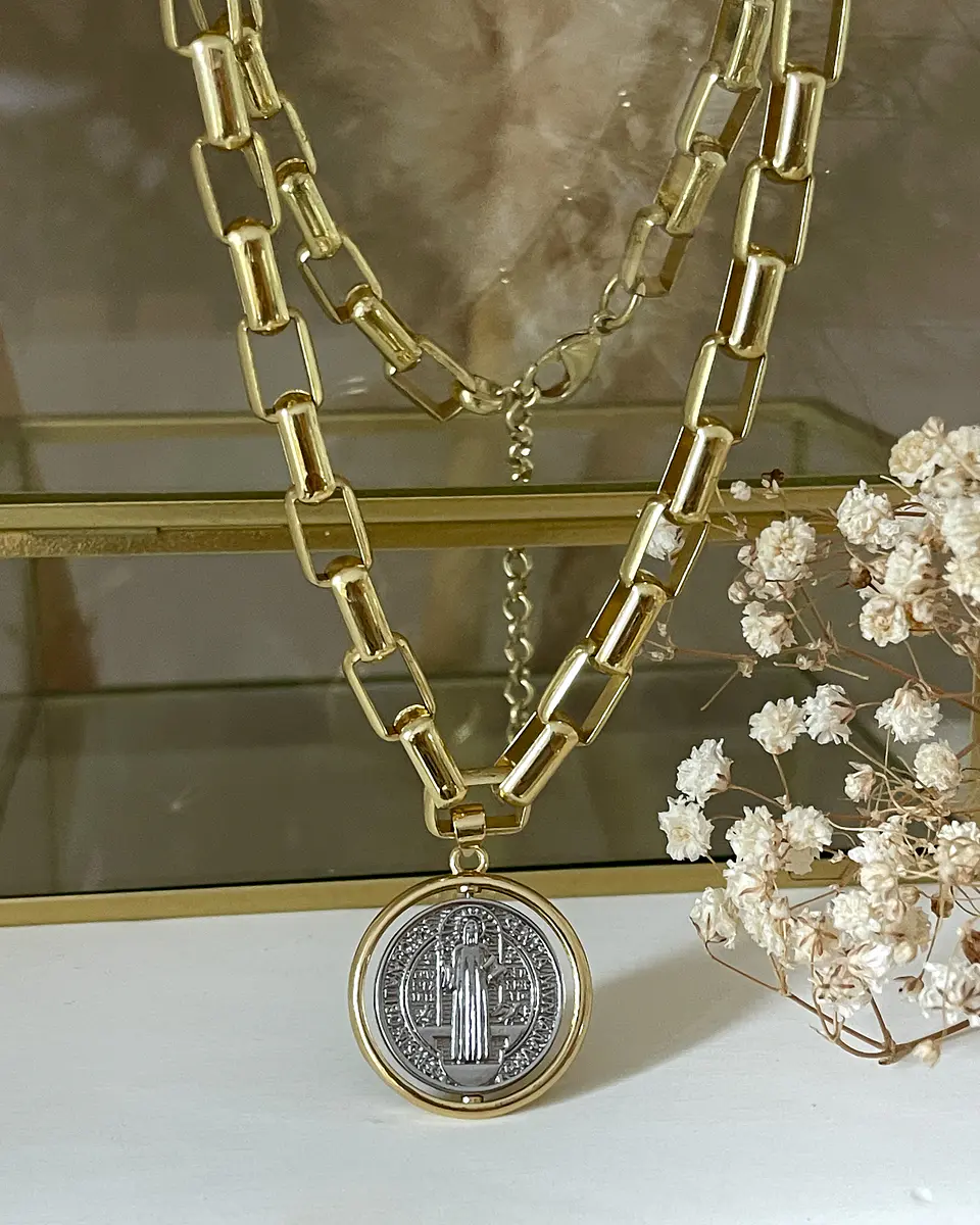 Collar Medalla San Benito Reversible Eslabones Gold 9