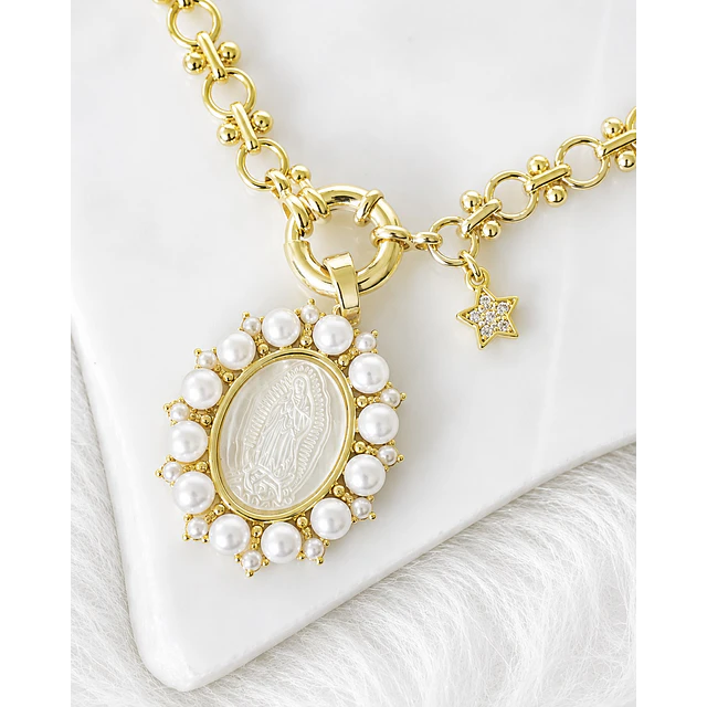 Collar Medalla Virgen Perlas de Rio Circones Gold