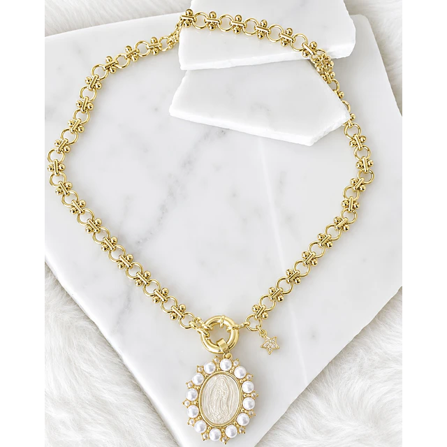 Collar Medalla Virgen Perlas de Rio Circones Gold