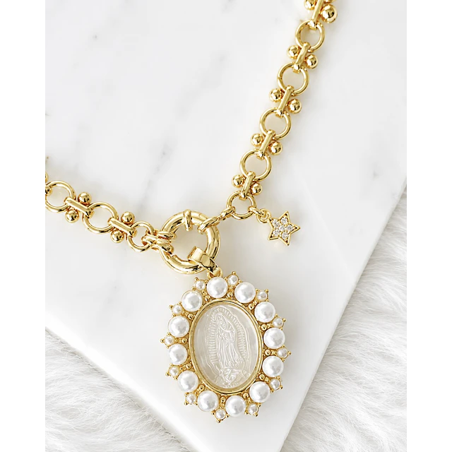 Collar Medalla Virgen Perlas de Rio Circones Gold