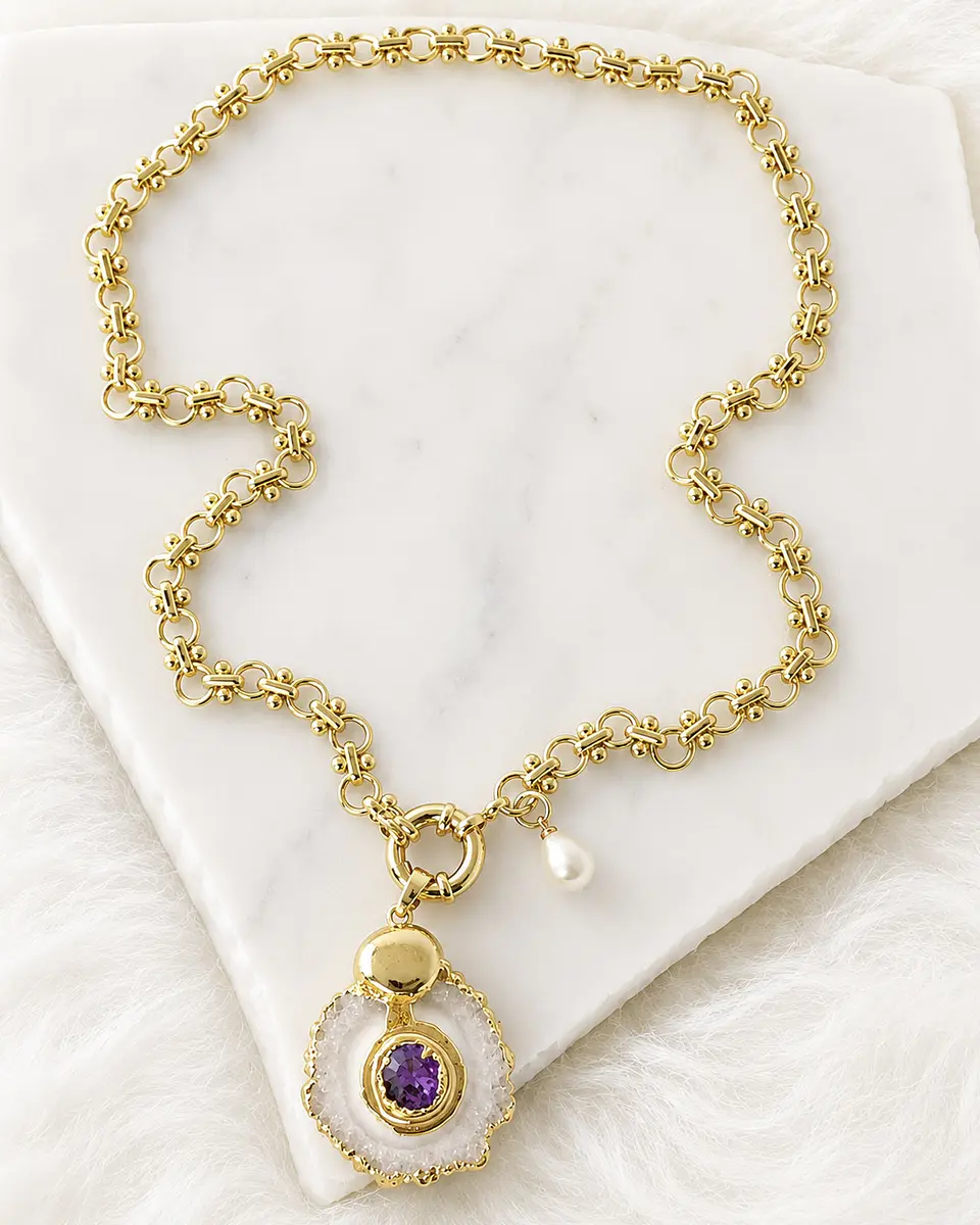 Collar Medallón Cuarzo con  Drusa de Amatista Gold 3