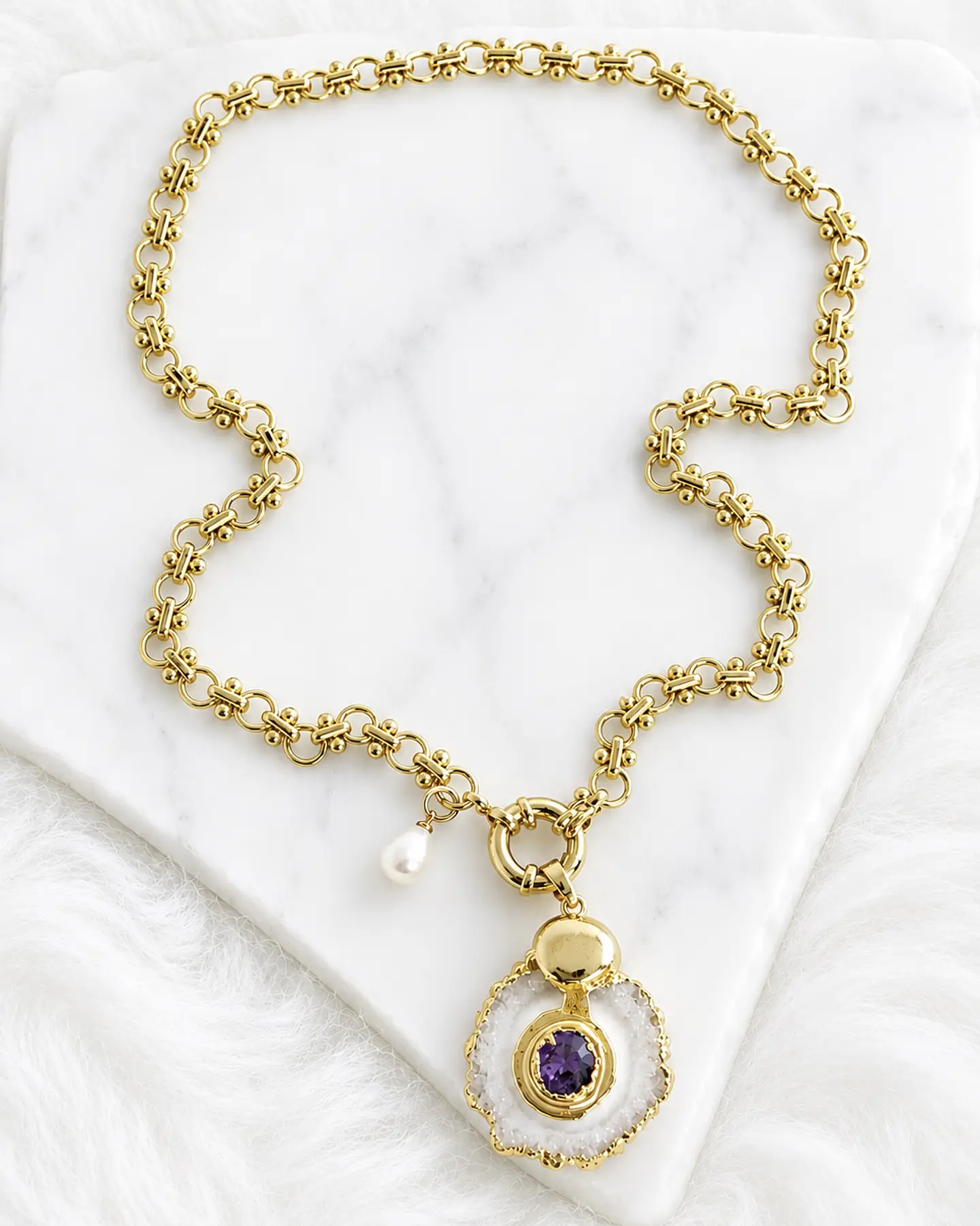 Collar Medallón Cuarzo con  Drusa de Amatista Gold 5