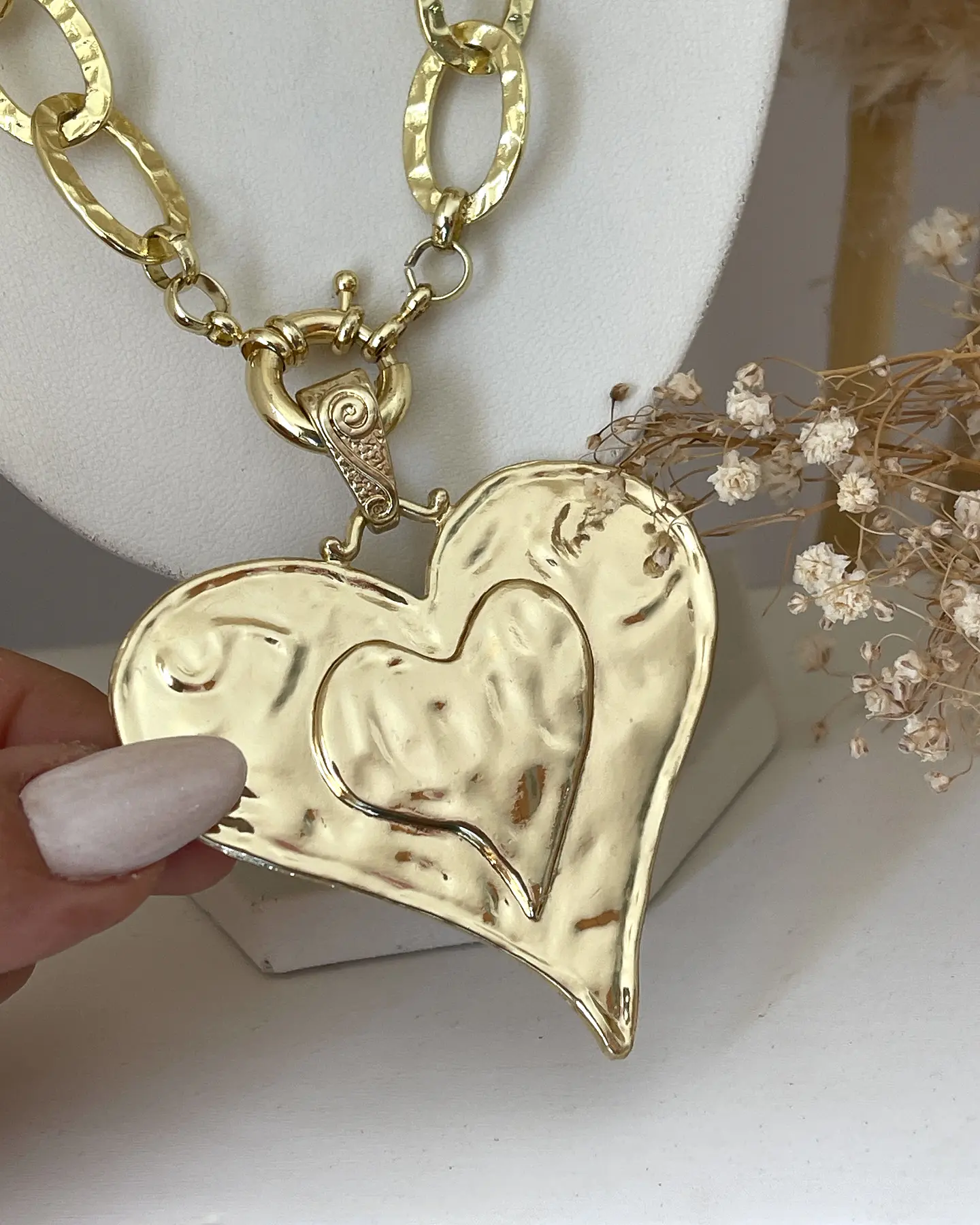 Collar XL maxi Corazon y eslabones martillados gold  3
