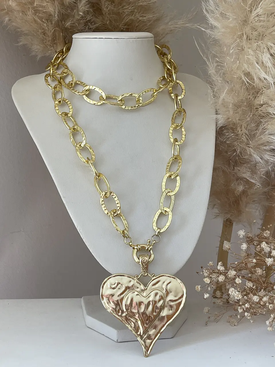 Collar XL maxi Corazon y eslabones martillados gold  2