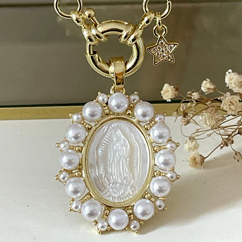 Collar Medalla Virgen Perlas de Rio Circones Gold