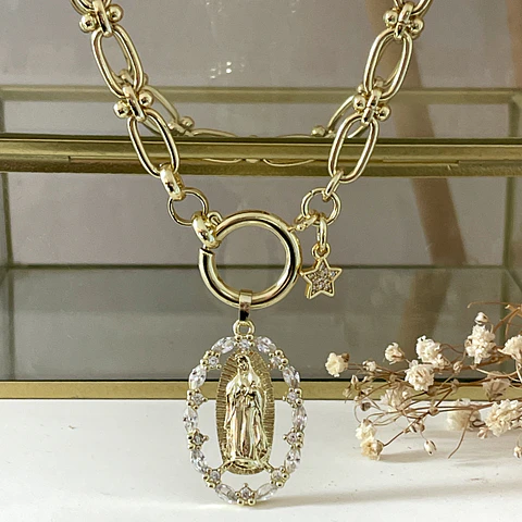 Collar Medalla Virgen Cristales Circones Gold