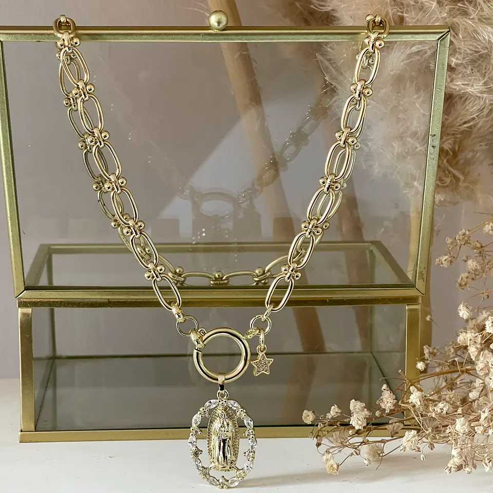 Collar Medalla Virgen Cristales Circones Gold 2