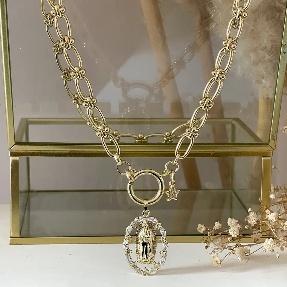Collar Medalla Virgen Cristales Circones Gold 5